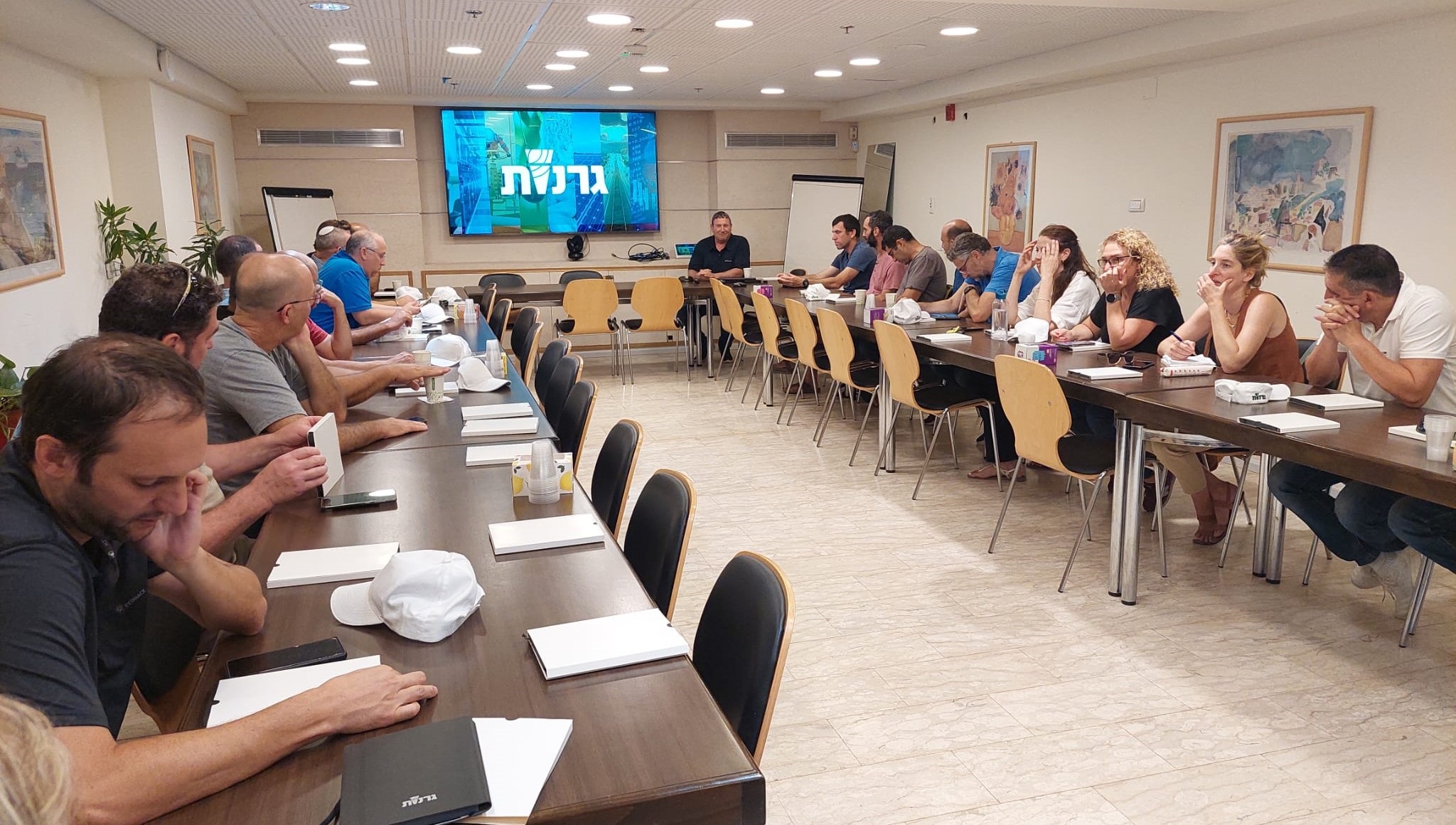 שיחה עם מנכ" מפעלי גרנות אודי שצקי במפגש הסיום של הקורס להעשרת מנהלים עסקיים ומרכזי משק בקיבוצים