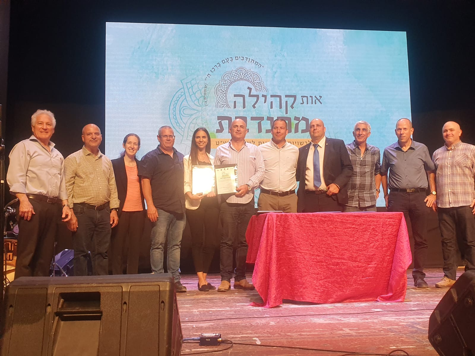 מועצה אזורית מטה אשר מקבלת את אות הקהילה המתנדבת