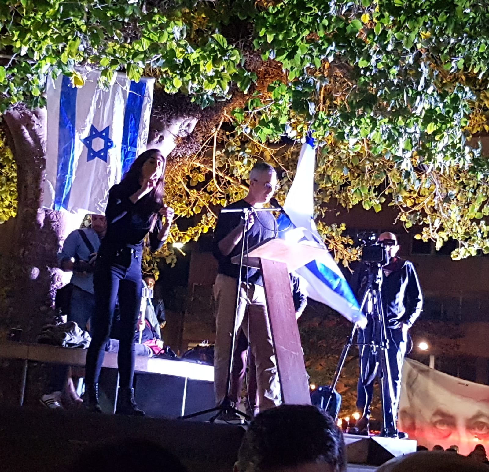מזכיר בארי: "הגעתי הנה הערב, לדפוק על השולחן, ולהגיד - די. מספיק!"
