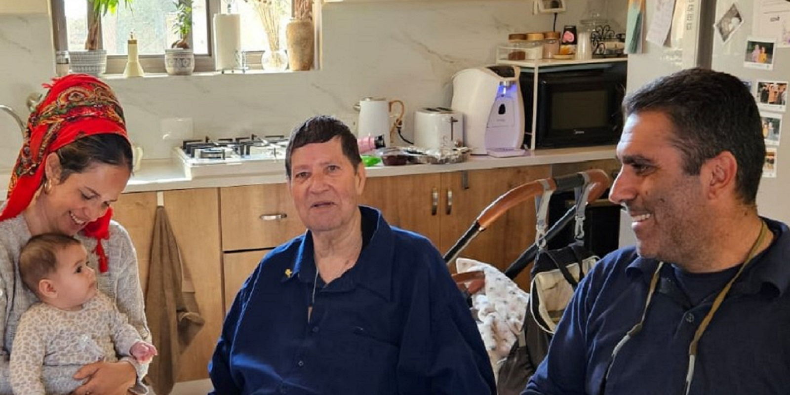 ניר מאיר בביקור באשלים אצל משפחת רבי עם מנכ"ל כרם שלןם אבי עטר וחברת הקיבוץ גאולה רבי. מתאקלמים