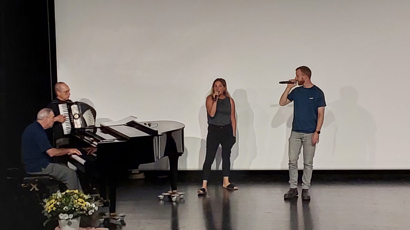 קטע מתוך "מופע המאה" של משמר העמק שהוצג לצירי המועצה