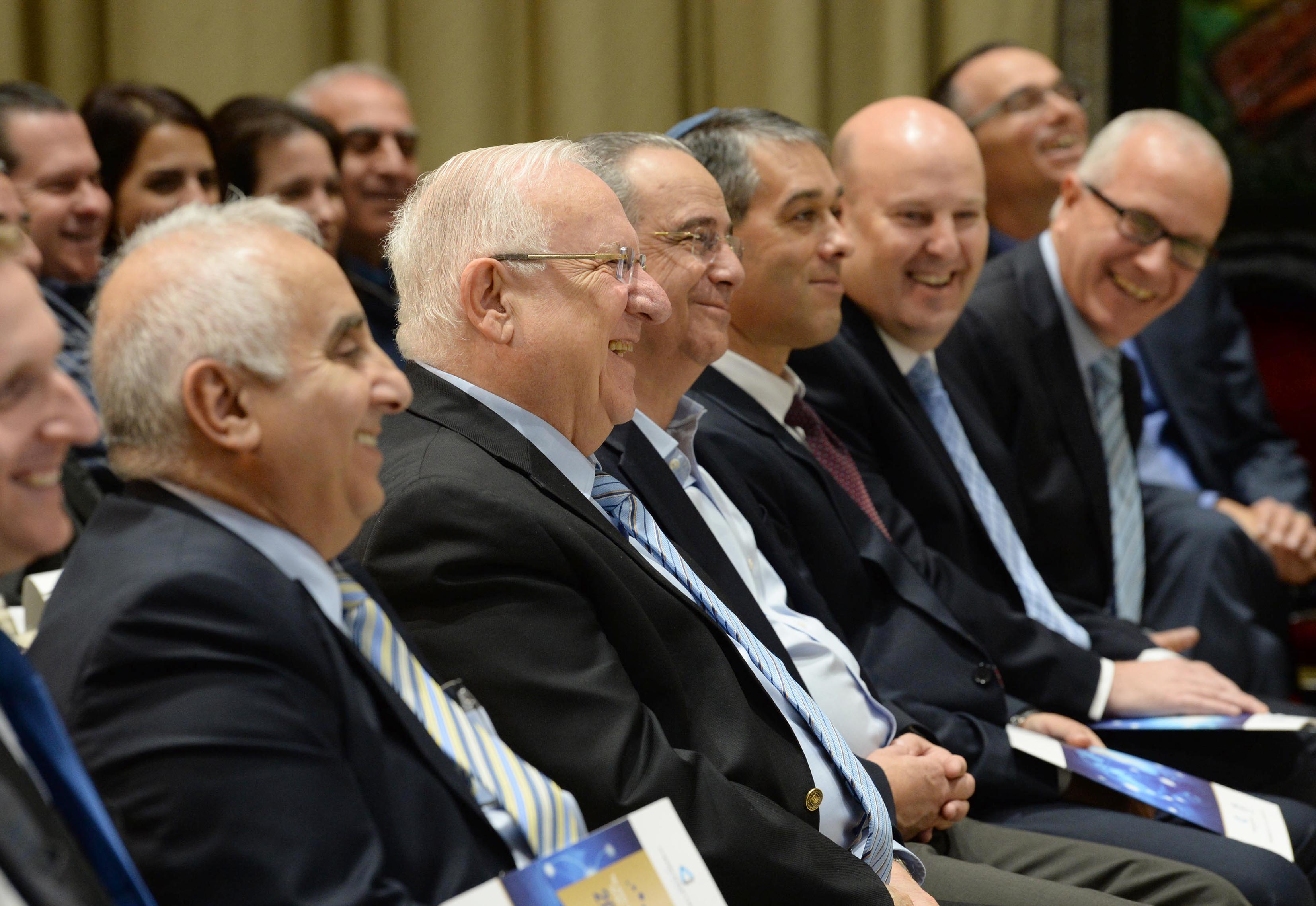שלוש חברות מתוך שבע שזכו בפרס היצואן המצטיין ואות סחר החוץ של מדינת ישראל מידיו של נשיא המדינה - קיבוציות