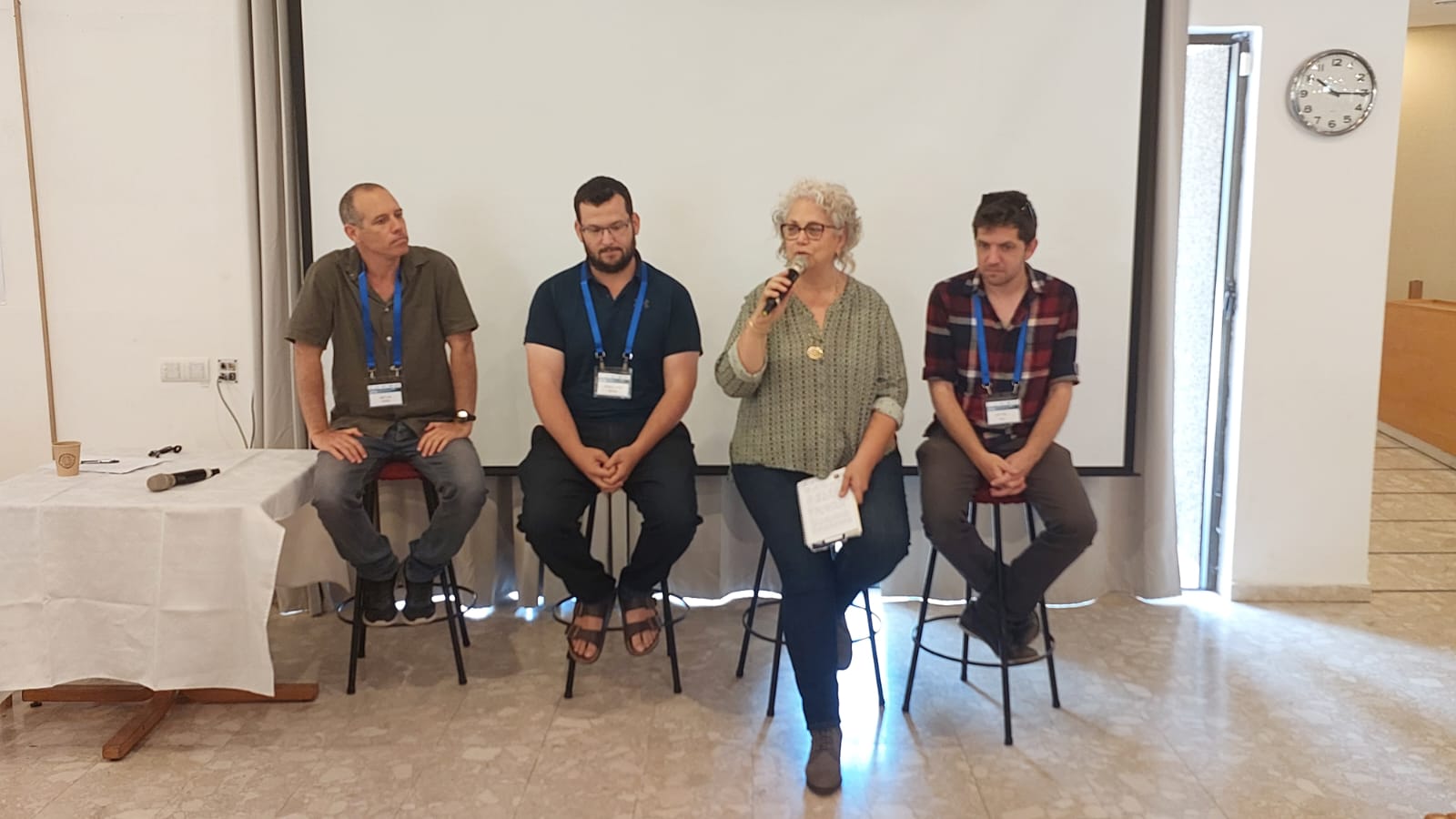 יוזמי הכנס מסבירים על החיבור שלהם ליהדות. מימין: יובל לינדן, דבי ברא"ס, אבישי בן אהרון וערן ירקוני