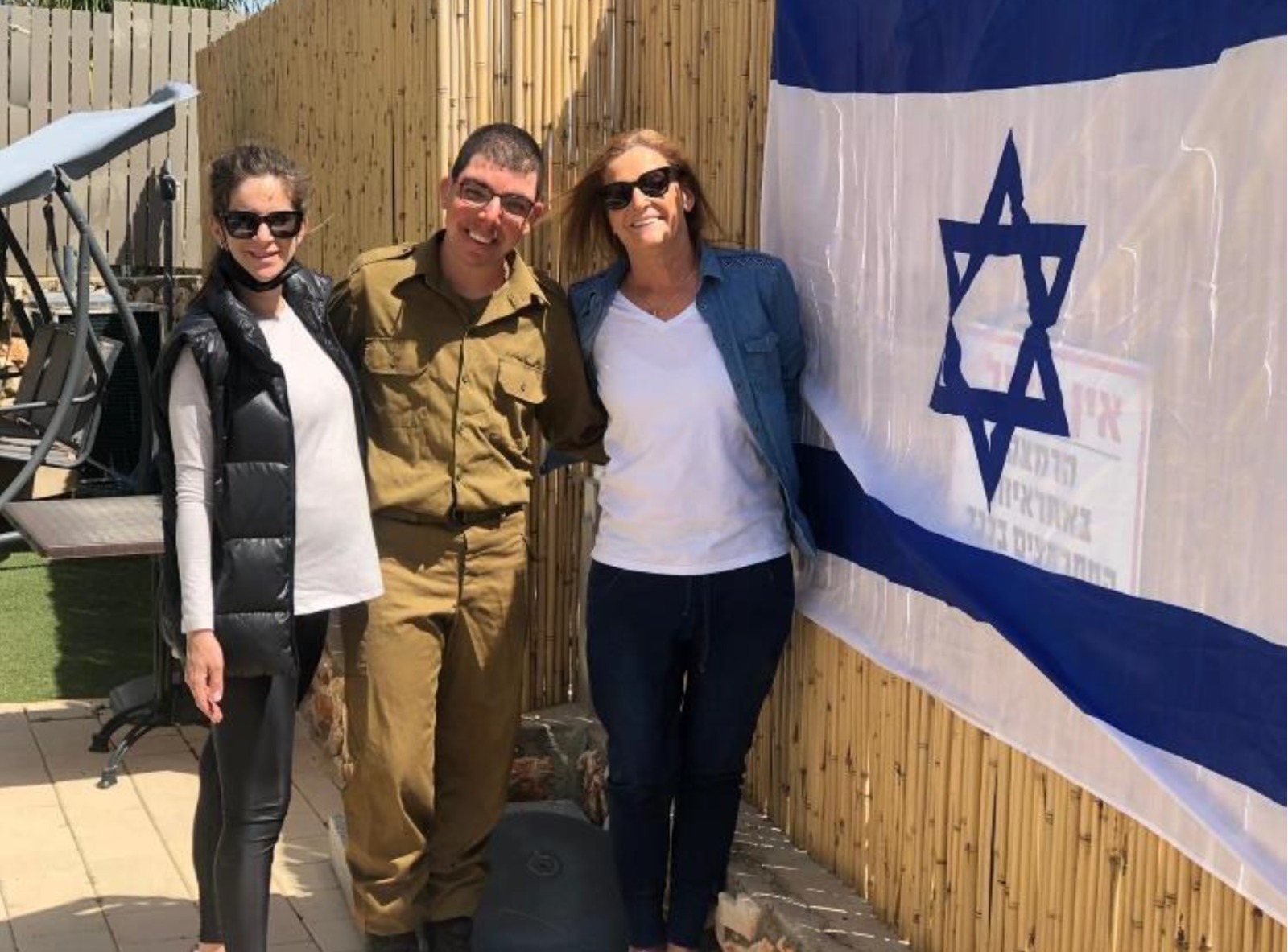 רב"ט אייל אביגדור עם משפחתו