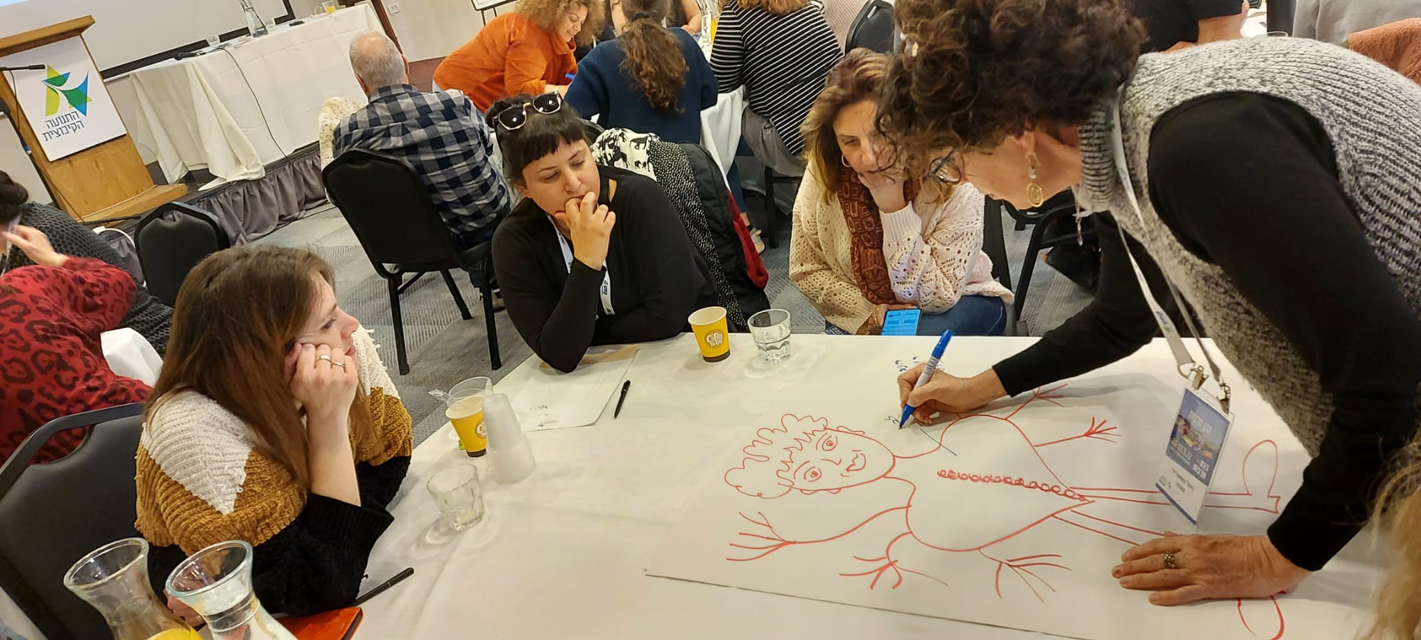 ציורים קבוצתיים בסדנה על 'תפיסת התרבות הקיבוצית המיטבית'