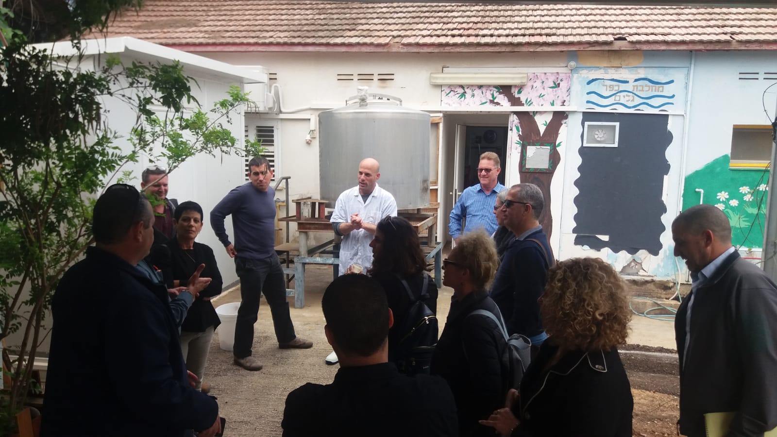 חברי מטה התנועה בסיור בכפר גלים
