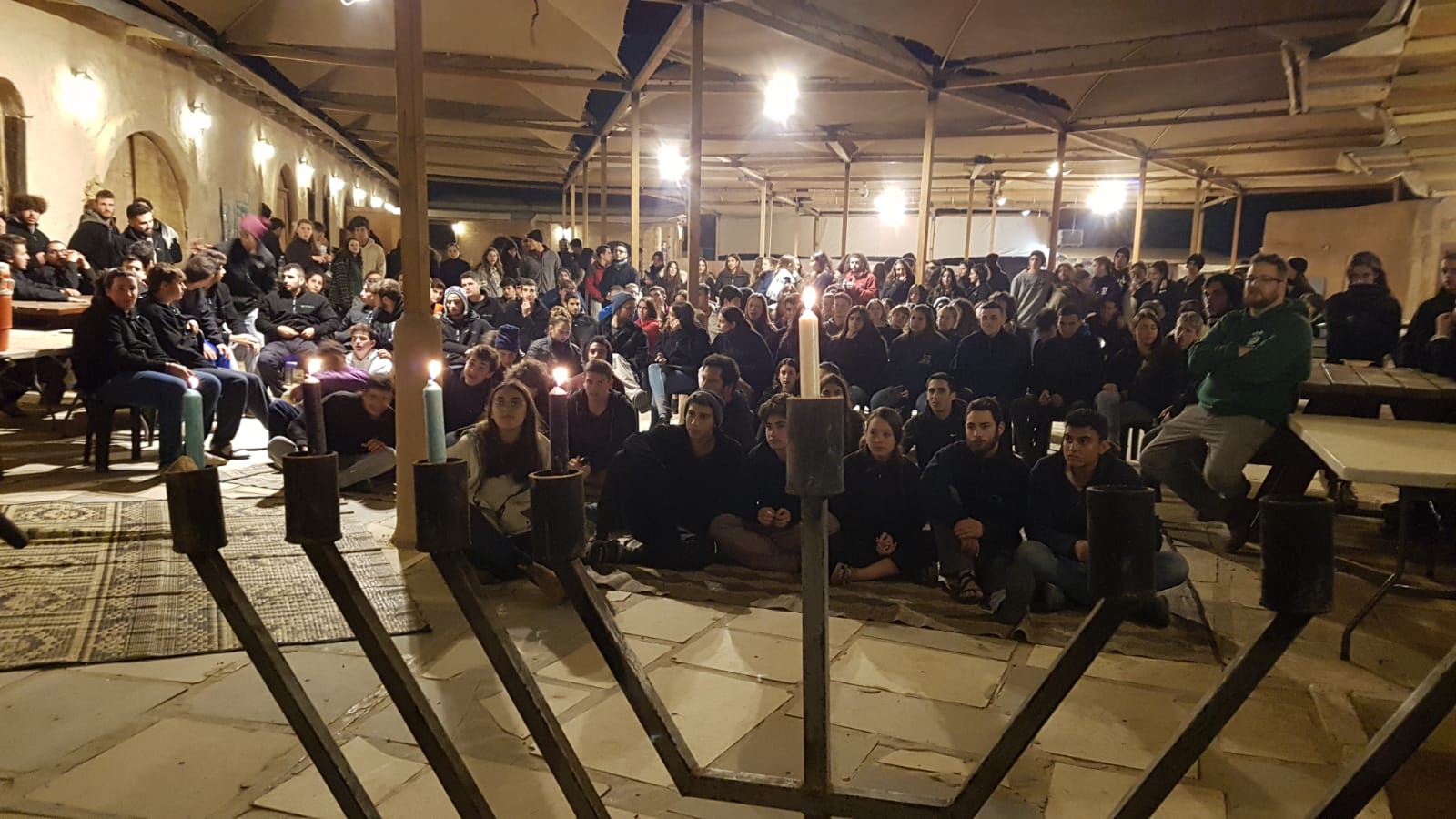 הדלקת הנרות במסע י"ב ברביעי בערב