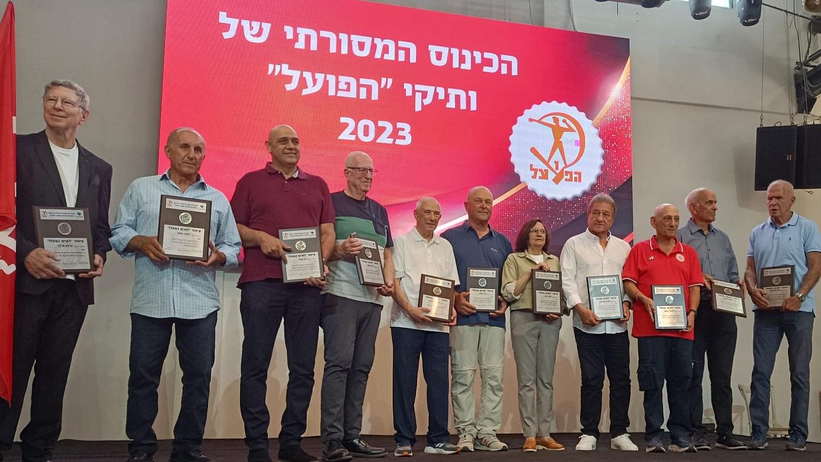 מקבלי העיטור. עשרות שנים של תרומה