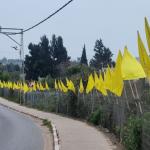 לחטופים אין זמן. דגלים צהובים בכניסה לקיבוץ