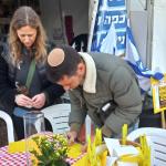 אוהל התנועה הקיבוצית בכיכר החטופים