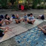 ובכל הסערות והמגיפות מסביב, אסור לשכוח ש....חופש גדול! הילדות והילדים, והנערות והנערים שלנו בקיבוצים מכל רחבי הארץ, נהנים ממגוון רחב של פעיליות שארגנו להם הצוותים החינוכיים.  לדוגמא - נערות ונערי קבוצת חצ"ב (ט'-יב') מקיבוץ מבוא חמה יצאו לפעילות חינוכית בטבע תרגילי איזון בפארק הירדן. אין ספק, צריך קצת לצאת מהשגרה.